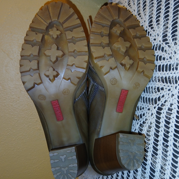 Women's Brown and Tan Heeled Boots - Picture 9 of 13